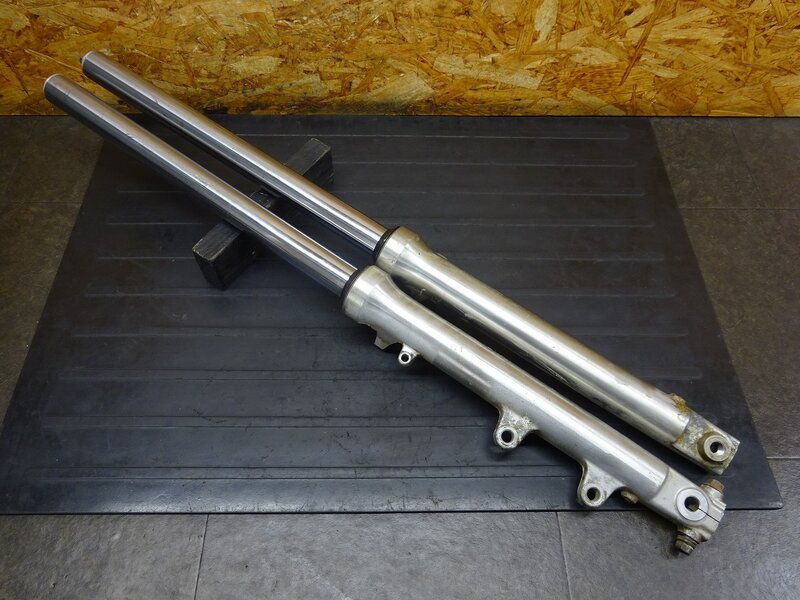 【260103】SDR200(2TV-000)◆ フロントフォーク インナーチューブ ボトムケース オイル漏れ/摺動部錆有 | 中古バイクパーツ通販・買取　ジャンクヤード鳥取　JunkYard