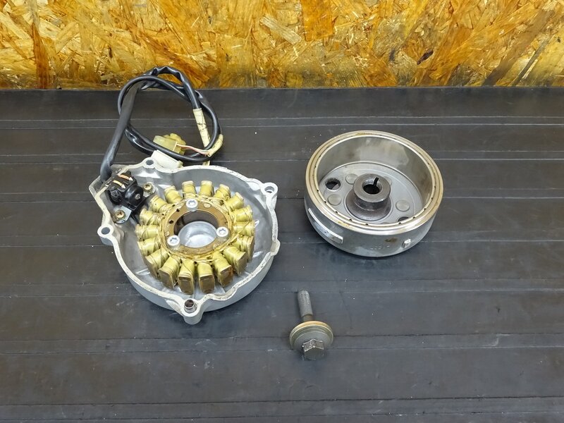 【260112】FZR250R(3LN-281)◇ ジェネレーター エンジンカバーカバー右 ピックアップコイル フライホイール ※エンジンパーツ | 中古バイクパーツ通販・買取　ジャンクヤード鳥取　JunkYard