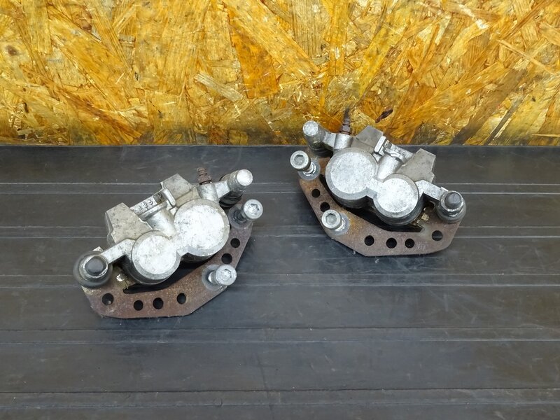 【260115】ゼファー400(ZR400C-054)◇ フロントキャリパー左右セット ブレーキキャリパー 固着有 【C4 | 中古バイクパーツ通販・買取　ジャンクヤード鳥取　JunkYard