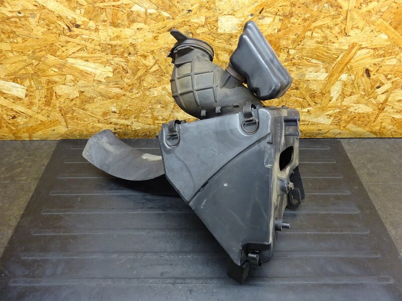 【260207】CRM250R(MD24-1405)◆ エアクリーナーボックス エアクリボックス エアクリ マッドガード 泥除け | 中古バイクパーツ通販・買取　ジャンクヤード鳥取　JunkYard