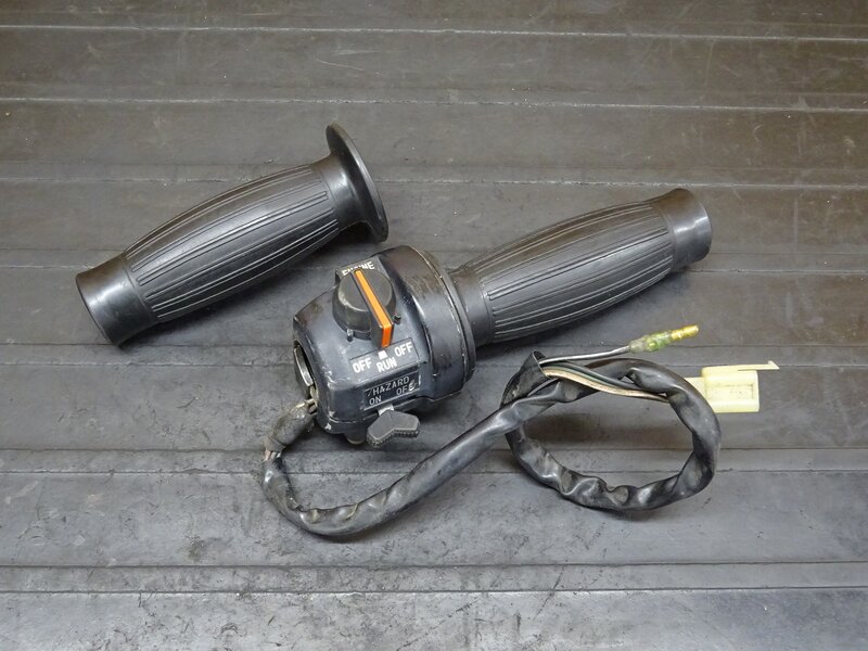 【260208】SR400◆ ハンドルスイッチ右 スロットル スロットルパイプ 社外グリップ 【2H6 1JR RH01J SR500 2J2 1JN | 中古バイクパーツ通販・買取　ジャンクヤード鳥取　JunkYard