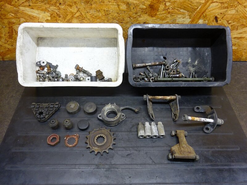 【260302】SR400(1JR-302)◆ ボルトセット エンジンハンガー/ボルト インシュレーター タンクブッシュ 【検:SR500 1JN 2J2 2H6 | 中古バイクパーツ通販・買取　ジャンクヤード鳥取　JunkYard