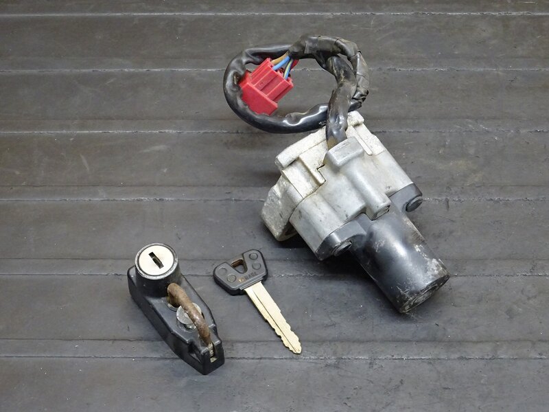 【260302】SR400(1JR-302)◆ キーセット メインキー イグニッションキー ヘルメットホルダー 純正共通キー 【検:SR500 1JN 2J2 2H6 | 中古バイクパーツ通販・買取　ジャンクヤード鳥取　JunkYard
