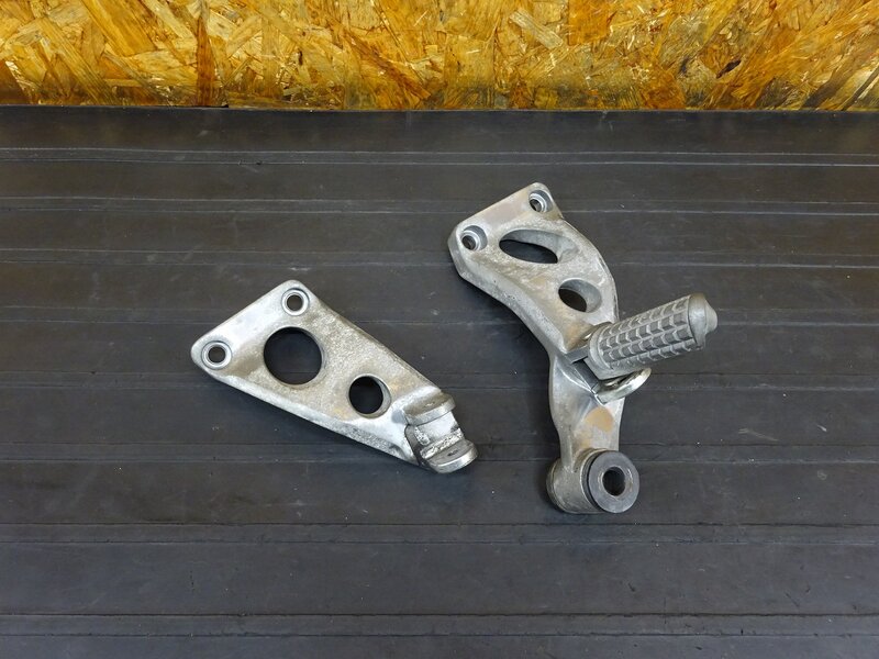 【260305】ZRX1100(ZRT10C-016)◇ タンデムステップ左右セット プレート 【検:ZRX1200 | 中古バイクパーツ通販・買取　ジャンクヤード鳥取　JunkYard