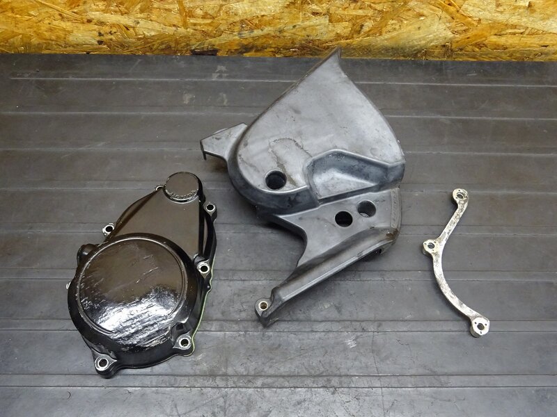 【260306】CB400SF Vtec2(NC39-1044)◆ エンジンカバー左 スターターカバー スプロケットカバー 割れ有 ※エンジンパーツ【SPEC2 スペック2 | 中古バイクパーツ通販・買取　ジャンクヤード鳥取　JunkYard