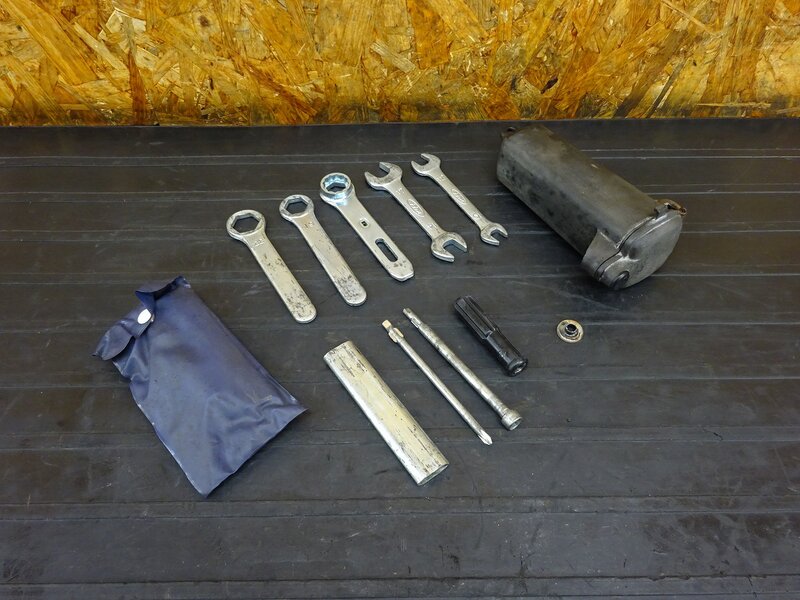 【260308】CRM50(AD13-1100)◇ 車載工具 車載ツール ツールボックス ツールケース 車載工具入れ 小物入れ 【後期 検:CRM80 | 中古バイクパーツ通販・買取　ジャンクヤード鳥取　JunkYard