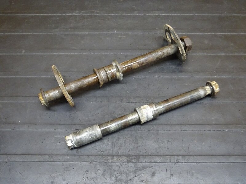 【260314】CRM250AR(MD32-1000)◆ アクスルシャフト前後セット フロント/リアアクスルシャフト チェーンアジャスター 【検索：CRM250R MD24 | 中古バイクパーツ通販・買取　ジャンクヤード鳥取　JunkYard