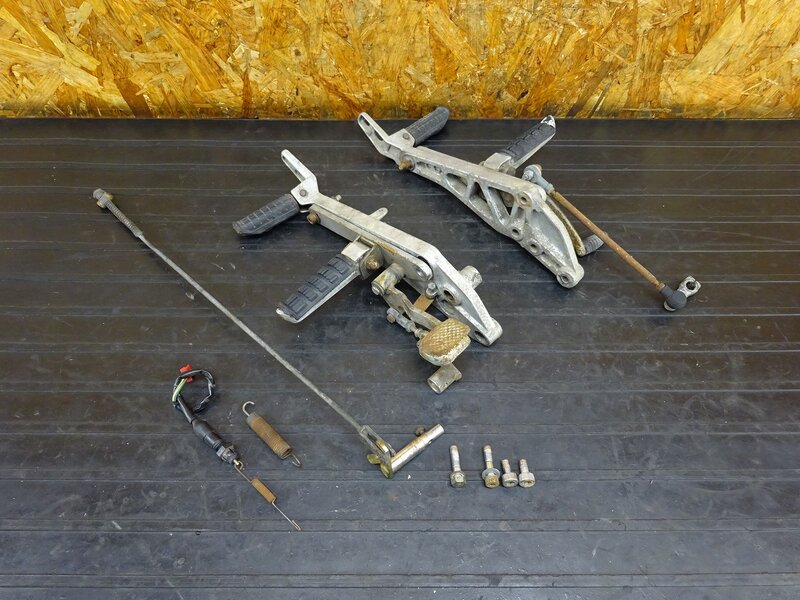 【260316】VT250F(MC08-1018)◇ バックステッププレートセット 純正ステッププレート メイン/タンデムステップ ペダル 【丸フレーム | 中古バイクパーツ通販・買取　ジャンクヤード鳥取　JunkYard