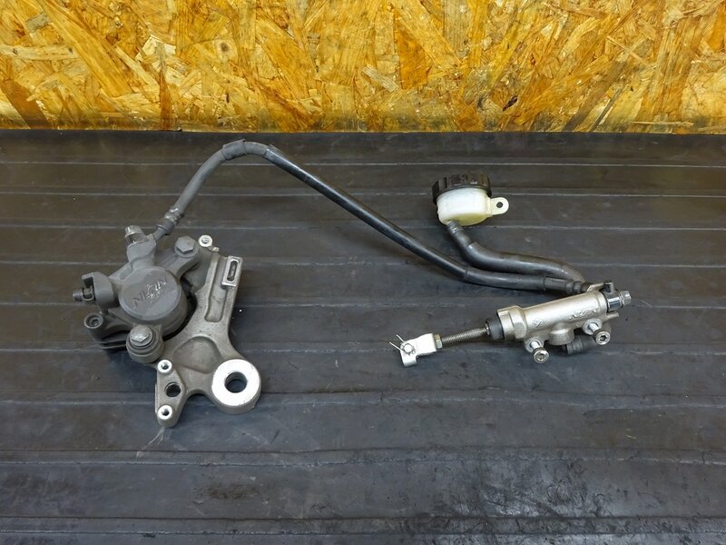 【250509】VTR250(MC33-1702)◇ リアブレーキセット ブレーキキャリパー マスターシリンダー Φ1/2 【Fi ’17 | 中古バイクパーツ通販・買取　ジャンクヤード鳥取　JunkYard