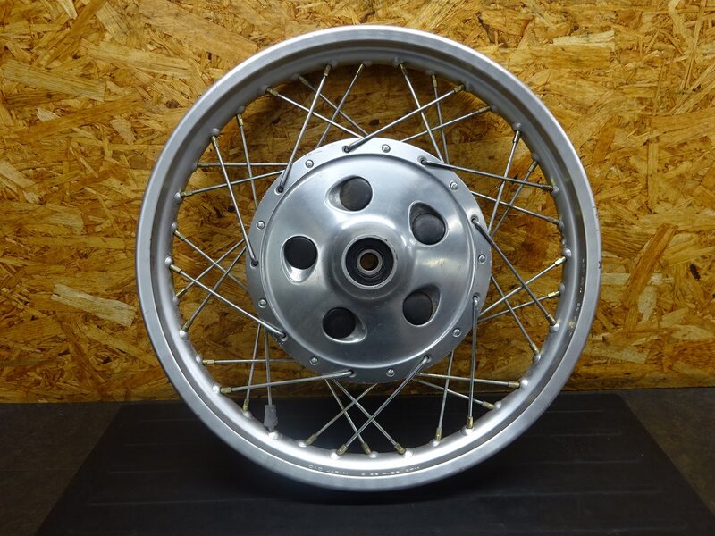 【250511】SR400 (1JR-335)■ フロントホイール 18×1.85 フレ無し ドラム減りほぼ無し 傷有り ※検索：SR500 1JN 2J2 2H6 | 中古バイクパーツ通販・買取　ジャンクヤード鳥取　JunkYard