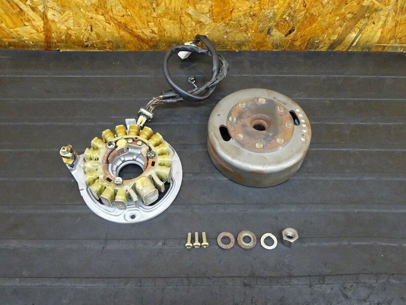 【250602】SR500(2J2-184)◇ ジェネレーター フライホイール 未チェック品 配線加工有 【エンジンパーツ ※検索：1JN SR400 1JR 2H6 | 中古バイクパーツ通販・買取　ジャンクヤード鳥取　JunkYard