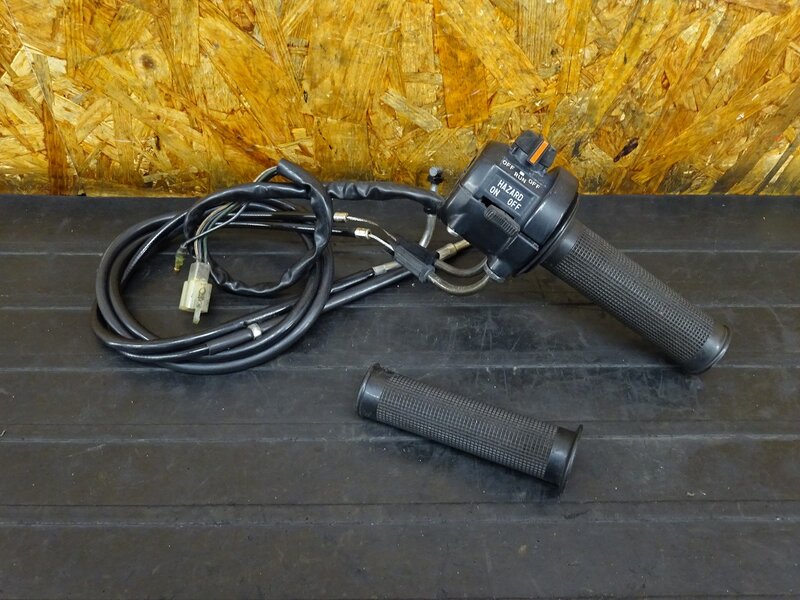 【250610】SR400(1JR-336)◇ ハンドルスイッチ右 スイッチボックス スロットル 【検:SR500 1JN 2J2 2H6 | 中古バイクパーツ通販・買取　ジャンクヤード鳥取　JunkYard