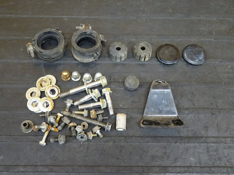 【250713】スティード400(NC26-1441)◇ ボルトセット インシュレーター ブッシュ | 中古バイクパーツ通販・買取　ジャンクヤード鳥取　JunkYard