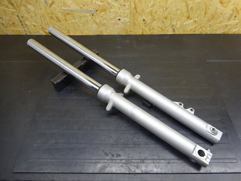 【250719】CB223S(MC40-1102)◆ フロントフォーク インナーチューブ ボトムケース 点錆/擦れ有 | 中古バイクパーツ通販・買取　ジャンクヤード鳥取　JunkYard