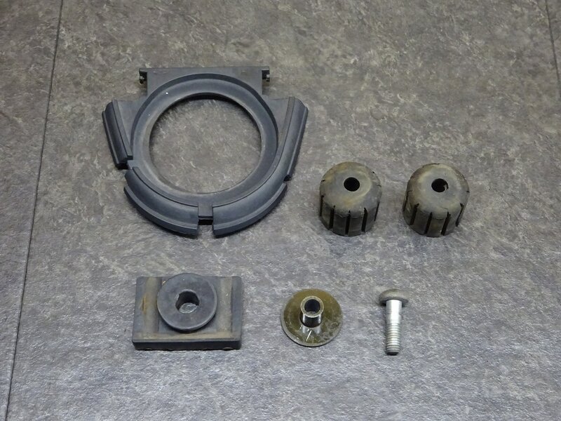【250801】マグナ250(MC29-1029)◆ タンクブッシュ タンクマウント ラバー ゴム | 中古バイクパーツ通販・買取　ジャンクヤード鳥取　JunkYard