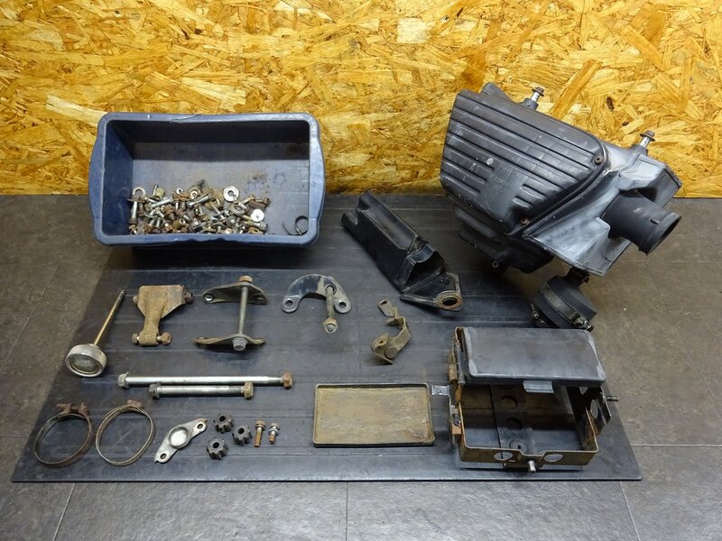【250813】SR500(1JN-224)◆ エアクリーナーボックス エアクリ ボルトセット バッテリーケース 純正戻しに 【検索：2J2 SR400 2H6 1JR | 中古バイクパーツ通販・買取　ジャンクヤード鳥取　JunkYard