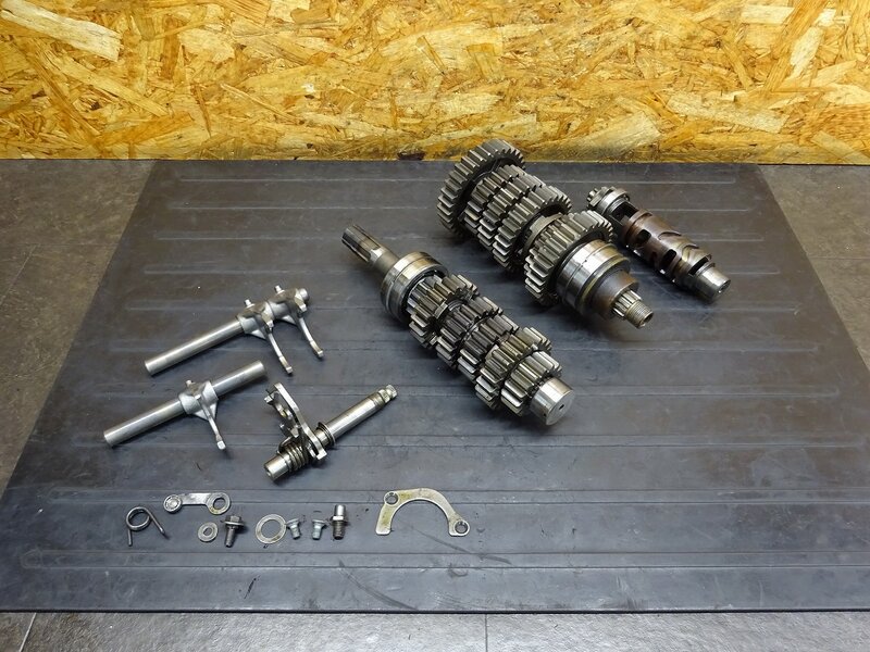 【250820】W701型エンジンパーツ◆ ミッションセット ミッション シフトフォーク シフトドラム 【検索：GSX1300R GW71A GX72A ハヤブサ | 中古バイクパーツ通販・買取　ジャンクヤード鳥取　JunkYard