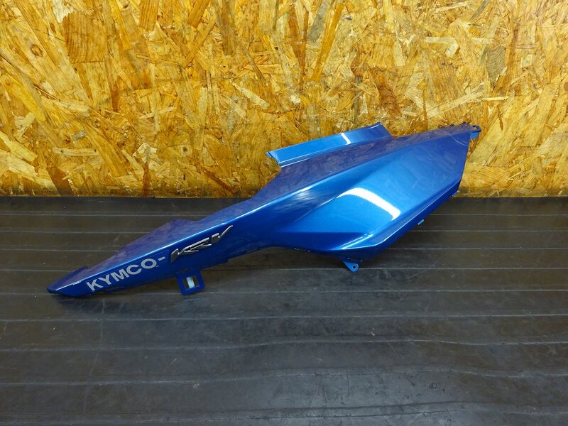 【250901】キムコ KRV180(SA35AC)◇ テールカウル右 シートカウル リアカウル サイドカバー 傷 破損有 【TCS | 中古バイクパーツ通販・買取　ジャンクヤード鳥取　JunkYard