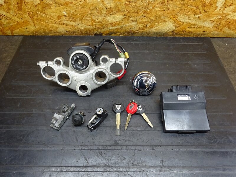 【250902】SR400(RH16J-011)◆ キーセット メイン/イグニッションキー ECU CDI 赤キー 【ファイナルエディション | 中古バイクパーツ通販・買取　ジャンクヤード鳥取　JunkYard