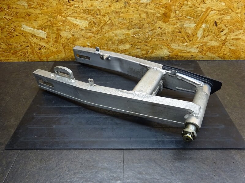 【250904】CBR250R(MC17-1006)◆ スイングアーム ピボットシャフト | 中古バイクパーツ通販・買取　ジャンクヤード鳥取　JunkYard