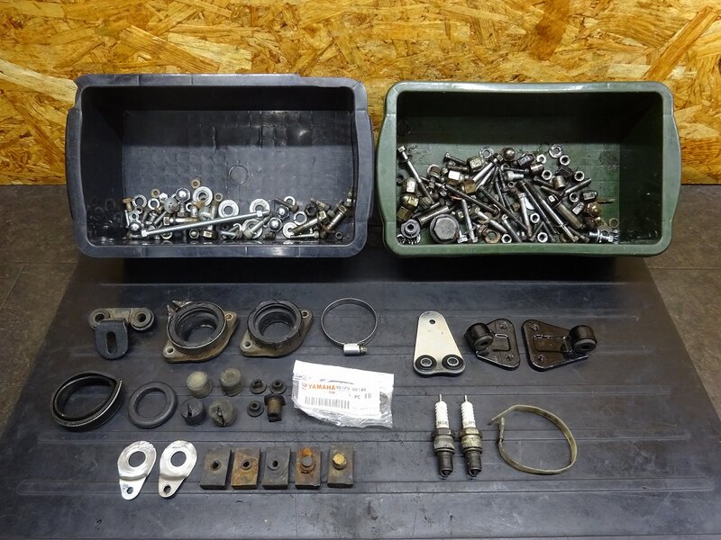 【251016】XS650(S650-018)◆ ボルトセット インシュレーター ブッシュ ステー ヤマハ純正部品 90179-08148 【検索：XS-1 | 中古バイクパーツ通販・買取　ジャンクヤード鳥取　JunkYard