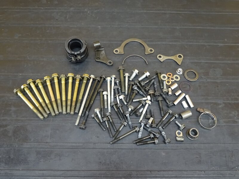 【251105】】ホーネット250(MC31)◇ エンジンボルトセット クランクケースボルト インシュレーター ※エンジンパーツ MC14E-1550986外し | 中古バイクパーツ通販・買取　ジャンクヤード鳥取　JunkYard