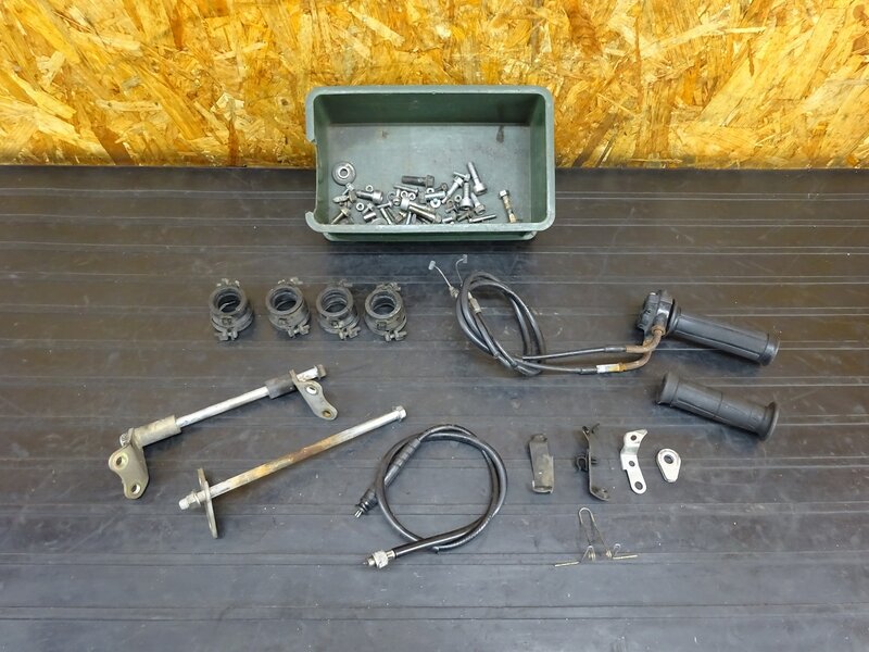 【251111】CBR250RR(MC22-1006)◇ ボルトセット インシュレーター エンジンハンガー/マウント スロットル ワイヤー ステー | 中古バイクパーツ通販・買取　ジャンクヤード鳥取　JunkYard