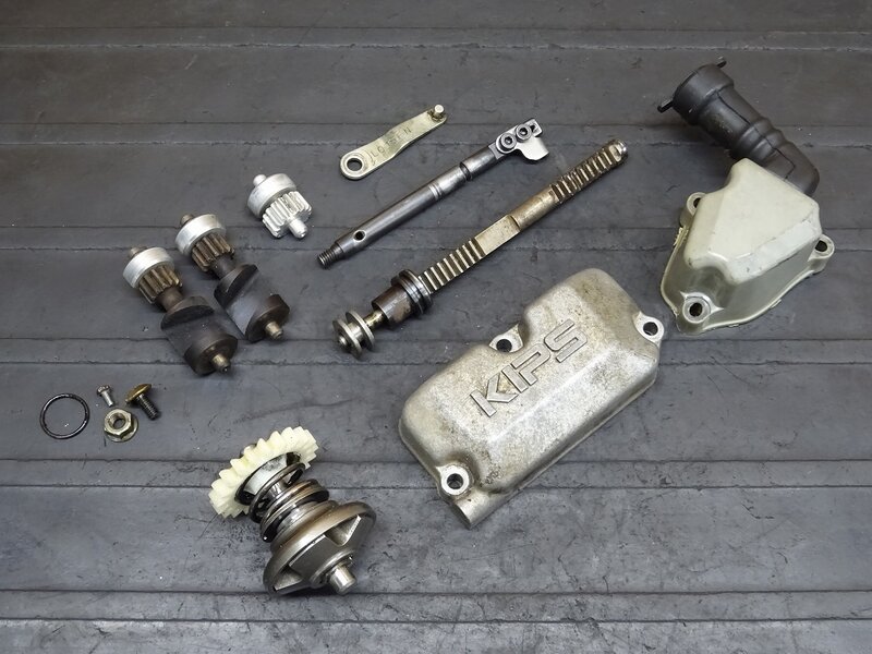 【251114】KDX125SR(DX125A-016)◆ 排気デバイス KIPS 排気バルブ リゾネータカバー エンジンカバー ※エンジンパーツ【検索：200 220 250 | 中古バイクパーツ通販・買取　ジャンクヤード鳥取　JunkYard