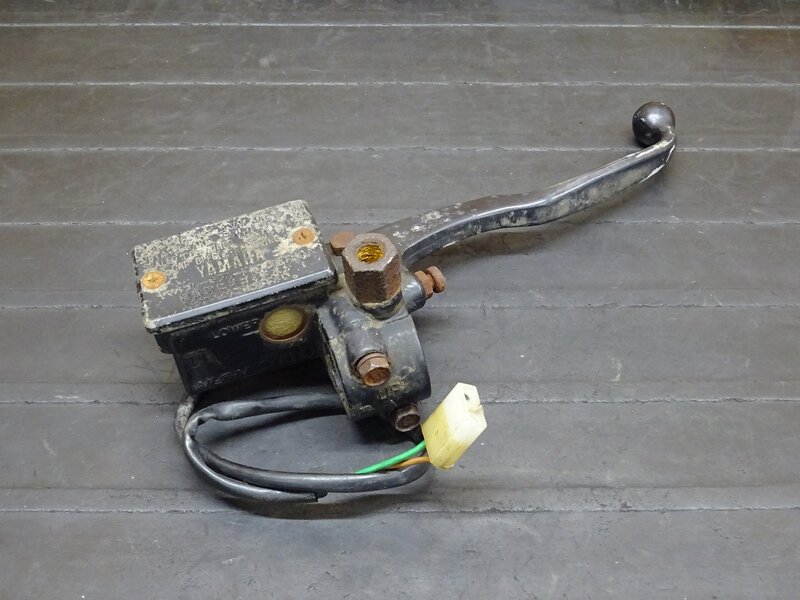 【251115】SDR200(2TV-007)◆ フロントブレーキマスター マスターシリンダー Φ11 レバー曲がり/固着有 | 中古バイクパーツ通販・買取　ジャンクヤード鳥取　JunkYard