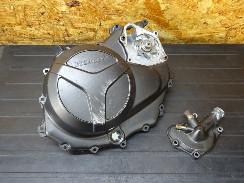 【251121】VTR1000F(SC36-1100)● クラッチカバー ウォーターポンプ カバー エンジンカバー 削れ有 ※エンジンパーツ【ファイアーストーム | 中古バイクパーツ通販・買取　ジャンクヤード鳥取　JunkYard