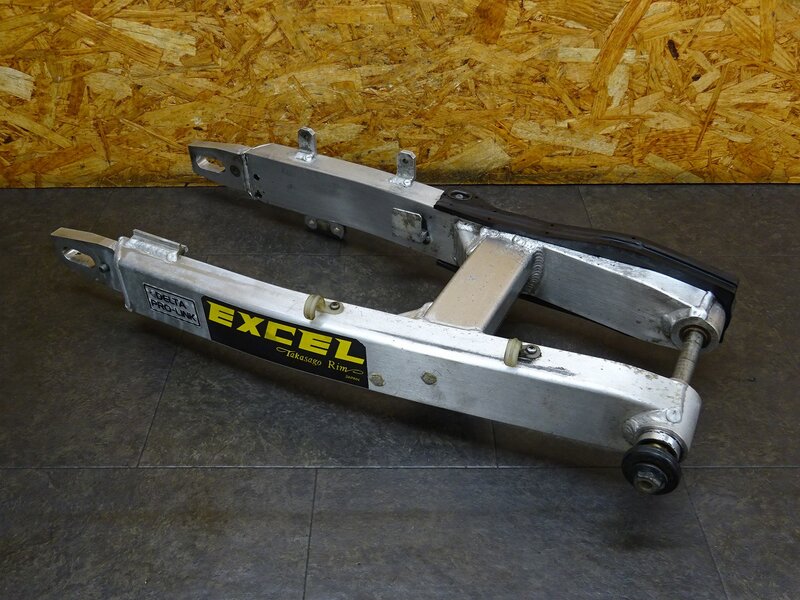 【251202】 CRM250R(MD24-1402)◆ スイングアーム ピボットシャフト カラカラ音有 | 中古バイクパーツ通販・買取　ジャンクヤード鳥取　JunkYard