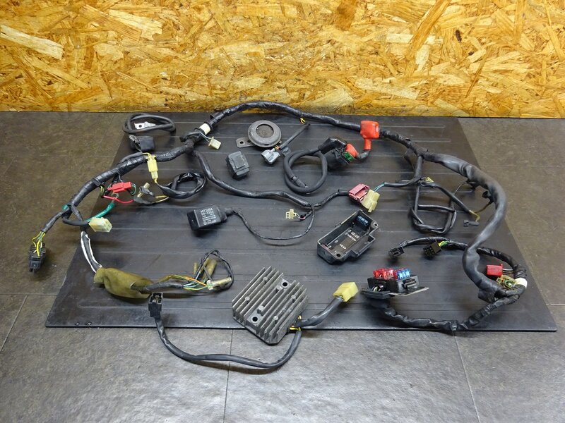 【251213】ブロス400(NC25-1100)◆ メインハーネス レギュレーター レギュレター ヒューズボックス リレー 【BROS ブロス650 | 中古バイクパーツ通販・買取　ジャンクヤード鳥取　JunkYard