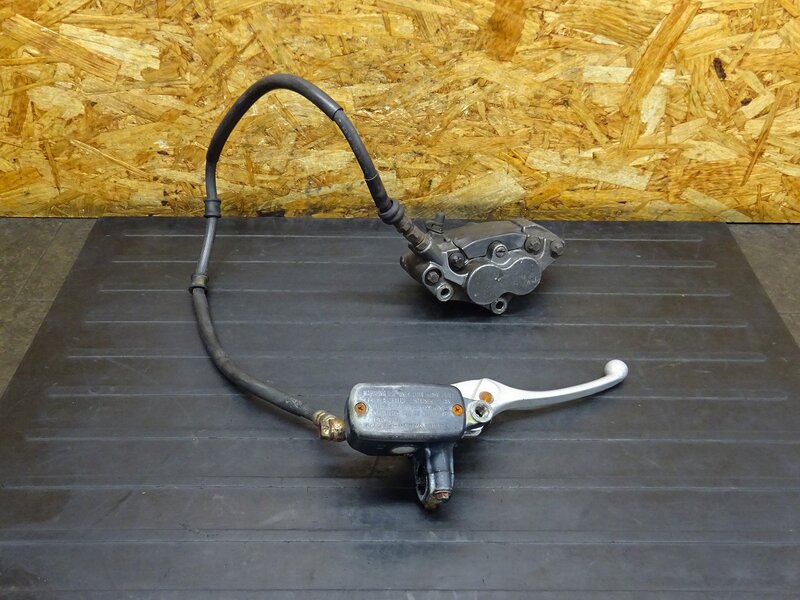 【251213】ブロス400(NC25-1100)◆ フロントブレーキセット フロントブレーキキャリパー マスタシリンダー Φ1/2 【BROS ブロス650 | 中古バイクパーツ通販・買取　ジャンクヤード鳥取　JunkYard