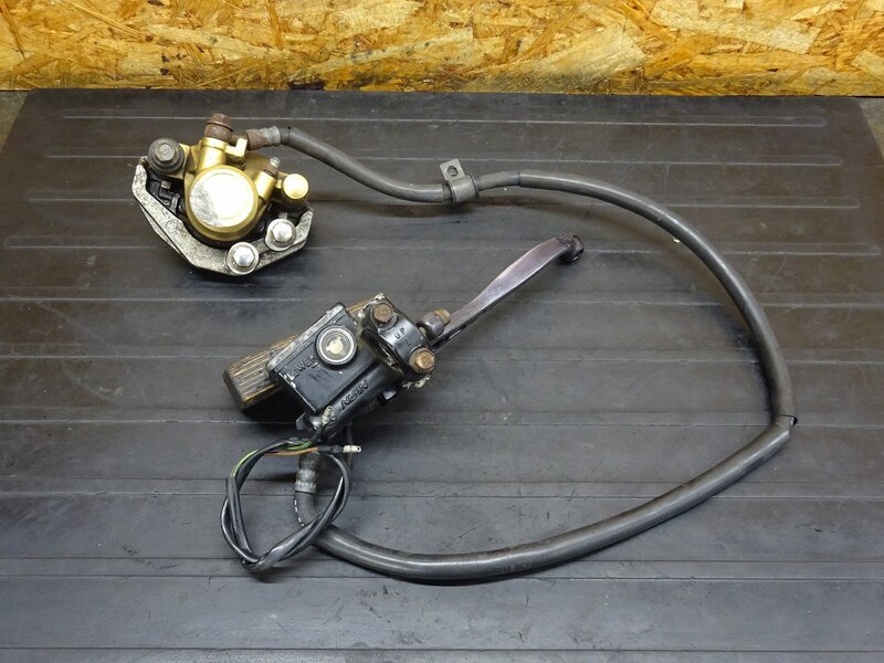 【260111】TDR80 (3GA-001)◆ フロントブレーキセット フロントブレーキキャリパー マスターシリンダー 削れ有 | 中古バイクパーツ通販・買取　ジャンクヤード鳥取　JunkYard