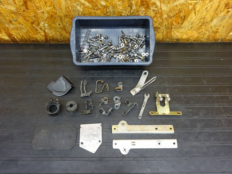 【260206】PS250(MF09-1002)◇ ボルトセット インシュレーター ステー プレート 【角目 | 中古バイクパーツ通販・買取　ジャンクヤード鳥取　JunkYard