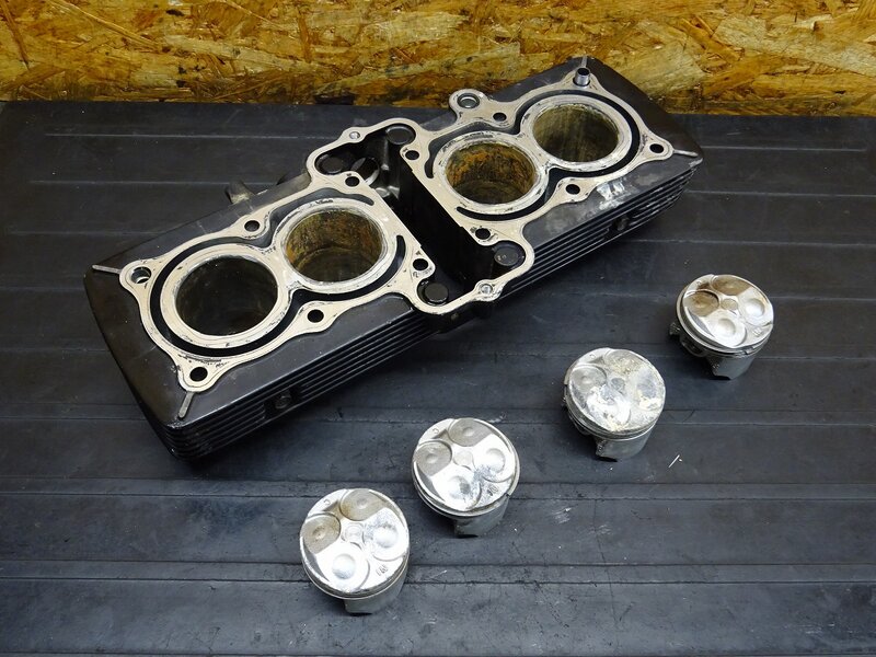 【260306】CB400SF Vtec2(NC39-1044)◆ シリンダー ピストン 錆/リング固着有 ジャンク ※エンジンパーツ【SPEC2 スペック2 | 中古バイクパーツ通販・買取　ジャンクヤード鳥取　JunkYard