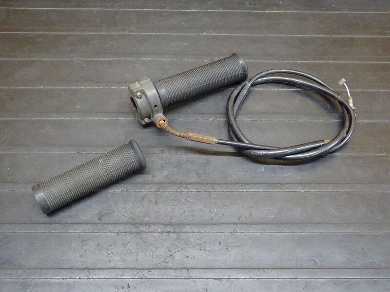 【260310】SR400(1JR-302)◆ 社外スロットル スロットルホルダー スロットルパイプ 1本引き 22.2mm 【検:SR500 1JN 2J2 2H6 | 中古バイクパーツ通販・買取　ジャンクヤード鳥取　JunkYard