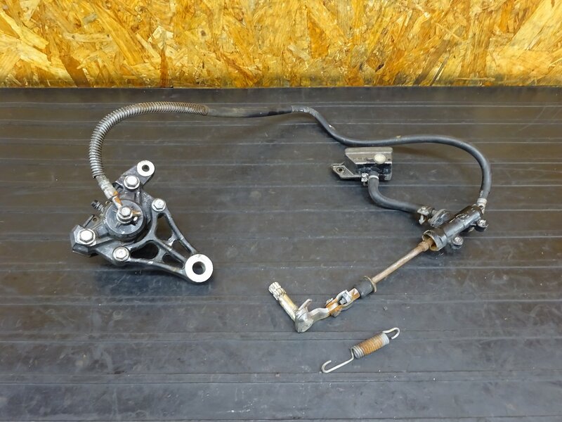 【260313】GSX250S(GJ76A-103)◇ リアブレーキセット ブレーキキャリパー ブレーキマスター 固着/抜け有 【刀 カタナ | 中古バイクパーツ通販・買取　ジャンクヤード鳥取　JunkYard