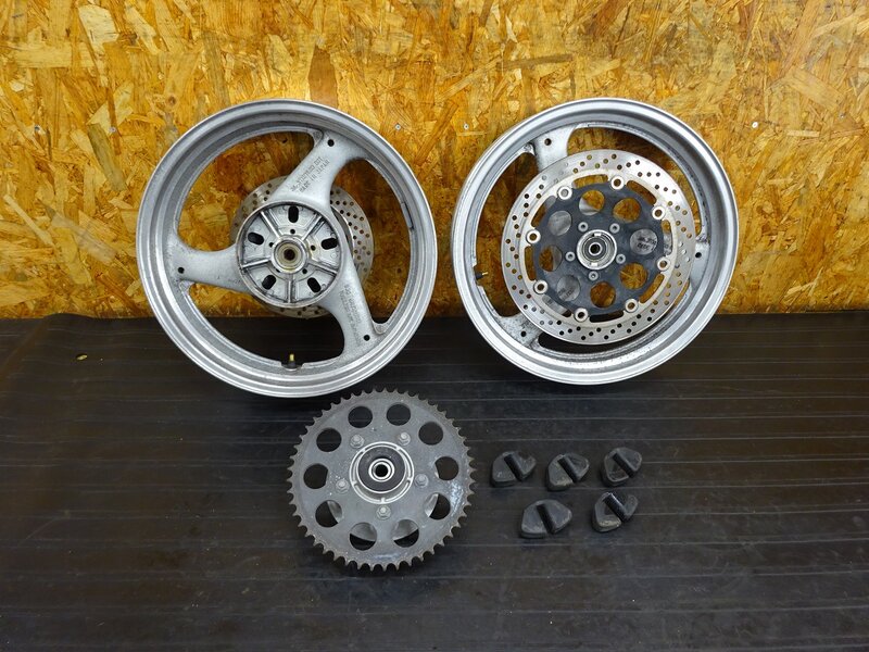 【260313】GSX250S(GJ76A-103)◇ ホイール前後セット フロント 17×3.00 リア 17×4.00 ハブ スプロケット 【刀 カタナ | 中古バイクパーツ通販・買取　ジャンクヤード鳥取　JunkYard