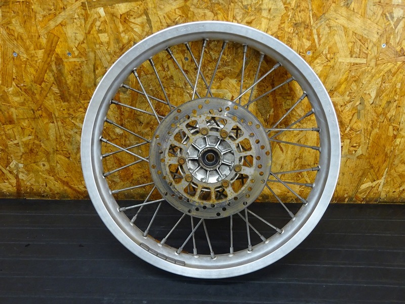 【240814】TW200(DG07J-003)● フロントホイール 18×2.50 ジャンク！！ 【検:TW225 DG09J 2JL | 中古バイクパーツ通販・買取　ジャンクヤード鳥取　JunkYard