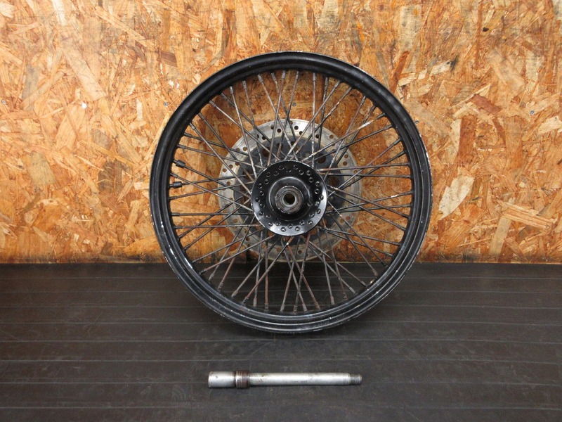 【241221】スティード400(NC26-1214)◆ フロントホイール 19×2.15 フロントアクスルシャフト | 中古バイクパーツ通販・買取　ジャンクヤード鳥取　JunkYard