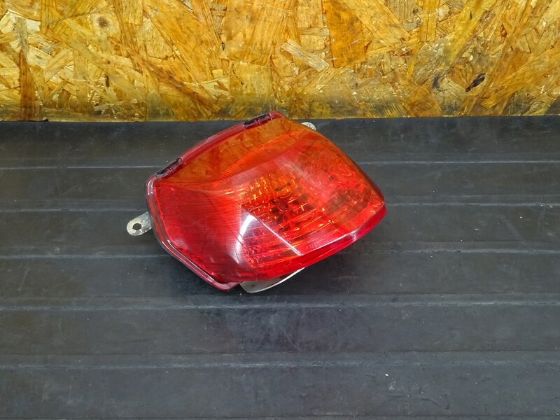 【250509】VTR250(MC33-1702)◇ テールランプ ブレーキランプ 【Fi ’17 | 中古バイクパーツ通販・買取　ジャンクヤード鳥取　JunkYard
