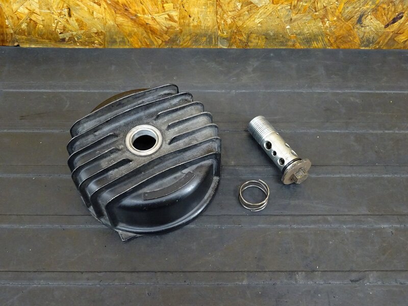 【250607】V-MAX1200◇ オイルフィルターカバー エレメントカバー 腐食有 ※エンジンパーツ 【VMAX 前期 | 中古バイクパーツ通販・買取　ジャンクヤード鳥取　JunkYard