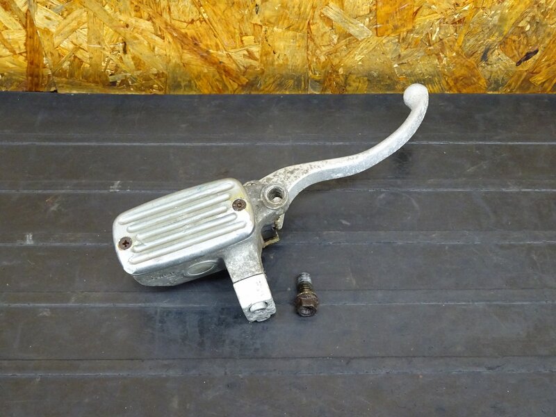 【250713】スティード400(NC26-1441)◇ フロントブレーキマスターシリンダー Φ11 腐食 レバー曲がり有 | 中古バイクパーツ通販・買取　ジャンクヤード鳥取　JunkYard
