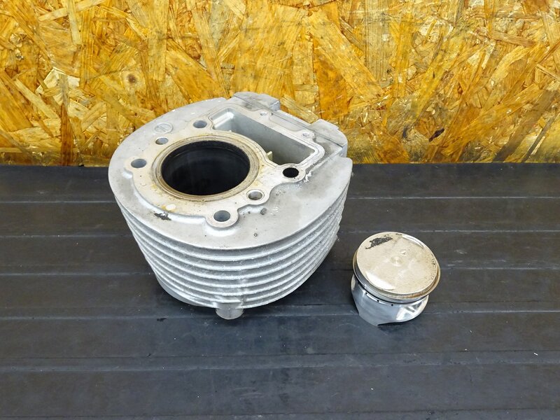 【250728】エストレヤRS(BJ250A-061)◇ シリンダー ピストン ※エンジンパーツ 【検索:エストレア 250TR | 中古バイクパーツ通販・買取　ジャンクヤード鳥取　JunkYard