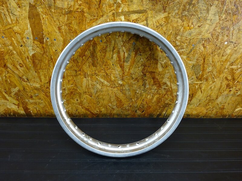 【250914】SR500(1JN-226)◇ リアホイールリム 18×2.15 腐食有 【検索:2J2 SR400 2H6 1JR | 中古バイクパーツ通販・買取　ジャンクヤード鳥取　JunkYard