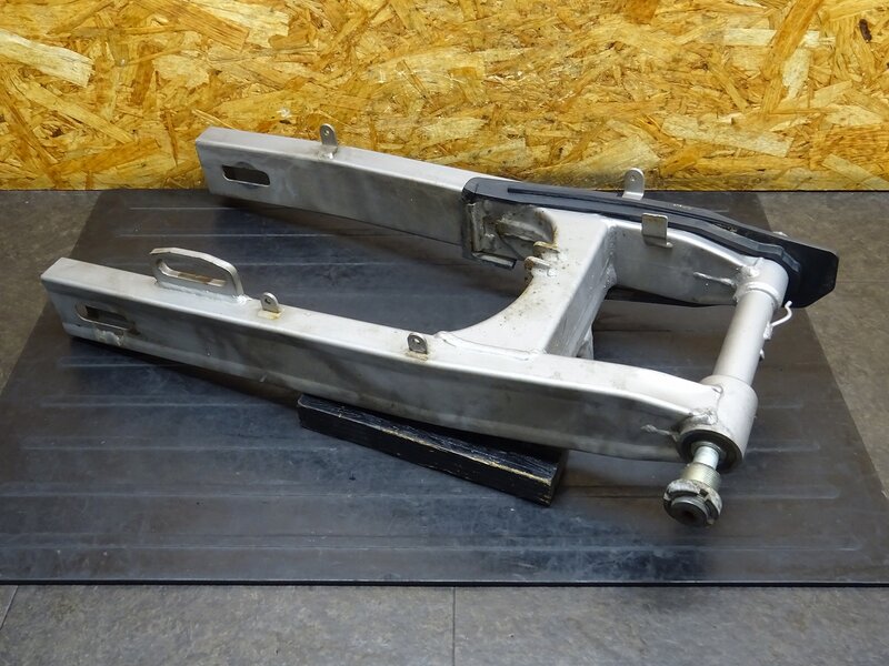 【251008】VT250スパーダ(MC20-1004)◆ スイングアーム ピボットシャフト | 中古バイクパーツ通販・買取　ジャンクヤード鳥取　JunkYard