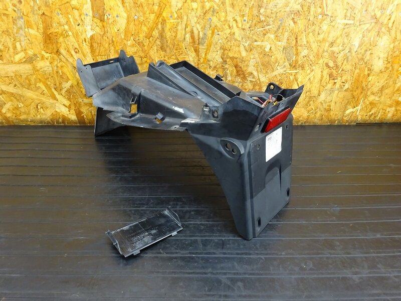 【251021】VTR1000F◇ リアインナーフェンダー リアフェンダー リフレクター 加工/色あせ有 【SC36 ファイアーストーム | 中古バイクパーツ通販・買取　ジャンクヤード鳥取　JunkYard