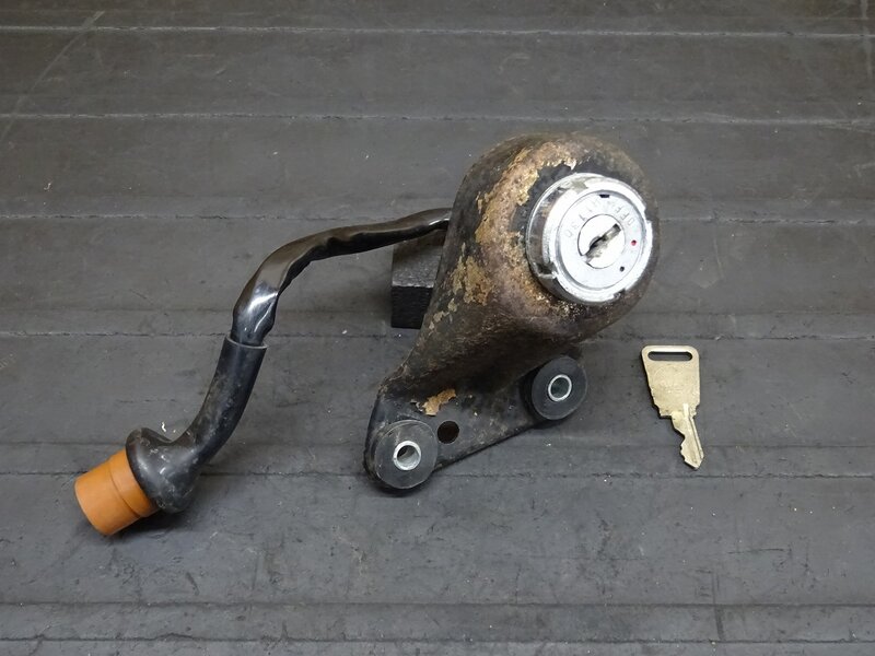 【251044】CB350(CB350-1069)◆ キーシリンダー メインキー イグニッションキー 純正キー 変形有 【検索:CB250 エクスポート セニア | 中古バイクパーツ通販・買取 ジャンクヤード鳥取 JunkYard