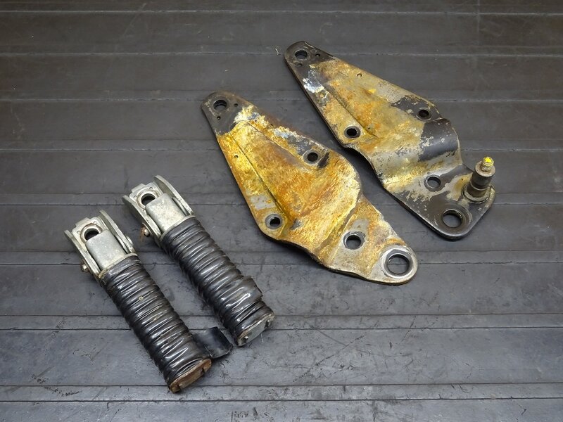 【251044】CB350(CB350-1069)◆ タンデムステップ左右セット ステッププレート ペグ 劣化有 【検索:CB250 エクスポート セニア | 中古バイクパーツ通販・買取 ジャンクヤード鳥取 JunkYard